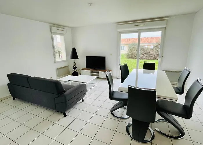 Maison Cosy, Bien Equipee, 15 Min Futuroscope, Chu